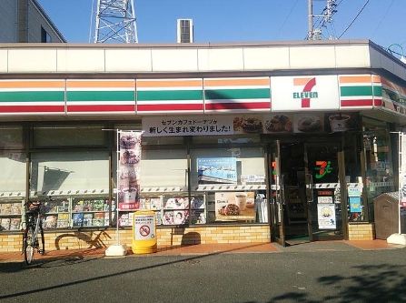 セブンイレブン 足立青井駅前店の画像