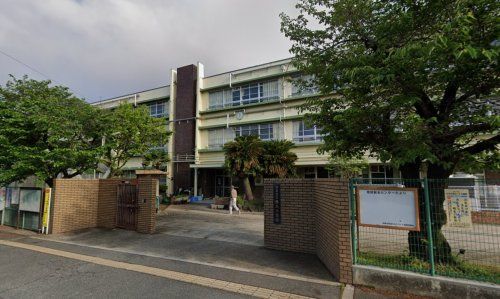 和泉市立黒鳥小学校の画像