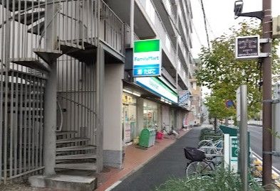 ファミリーマート 川名駅前店の画像