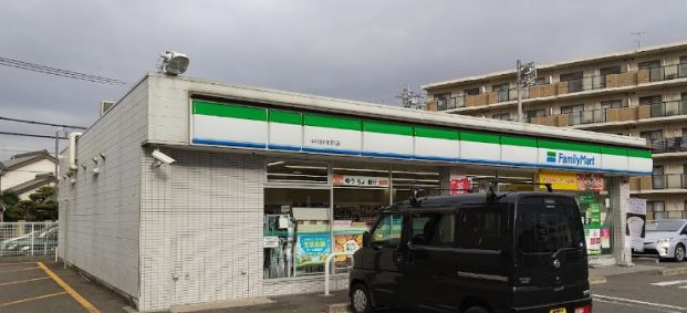 ファミリーマート 中川好本町店の画像