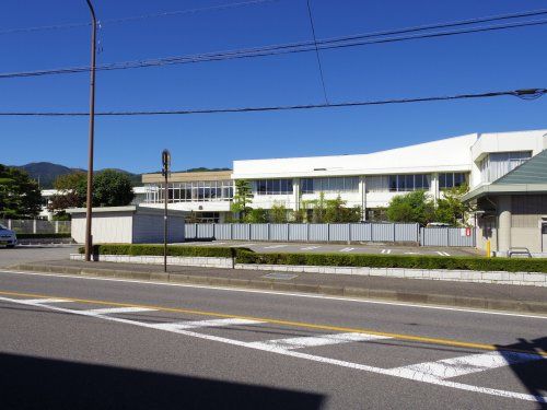 岡谷市立長地小学校の画像