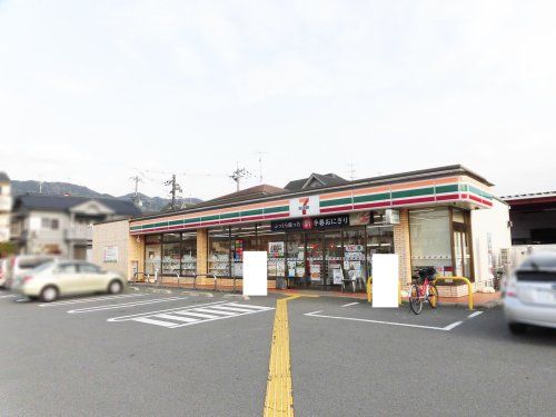 セブンイレブン 伏見醍醐辰己町店の画像