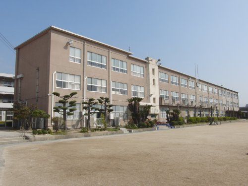 倉敷市立富田小学校の画像