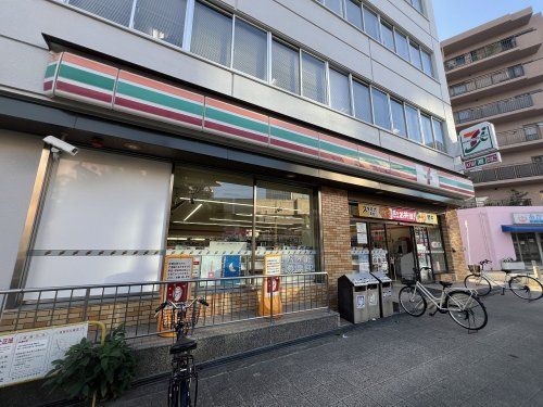 セブン-イレブン 阪急岡町駅前店の画像