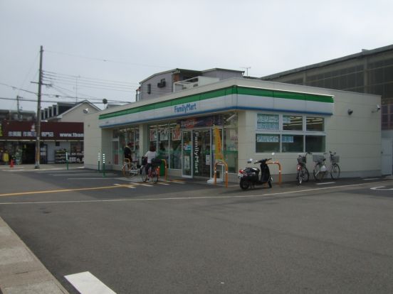 ファミリーマート三反田店の画像
