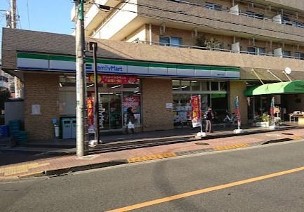 ファミリーマート 練馬氷川台店の画像