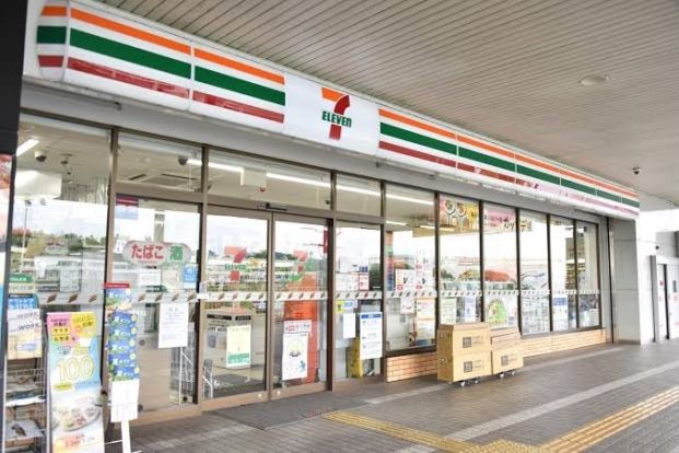 セブンイレブン 四ツ橋南堀江店の画像