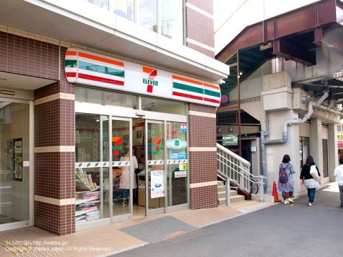 セブンイレブン 横浜反町駅前店の画像