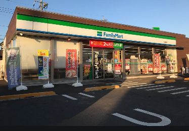 ファミリーマート 小山田間店の画像