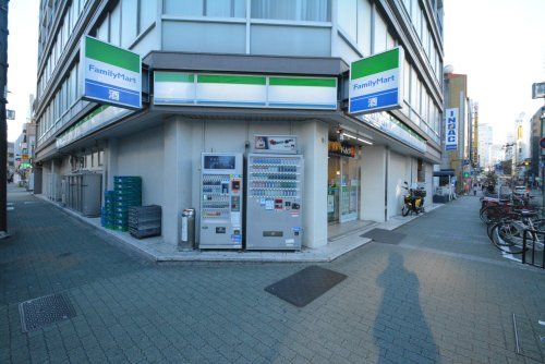 ファミリーマート 栄瓦通店の画像