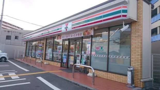 セブンイレブン 大和高田三倉堂南店の画像