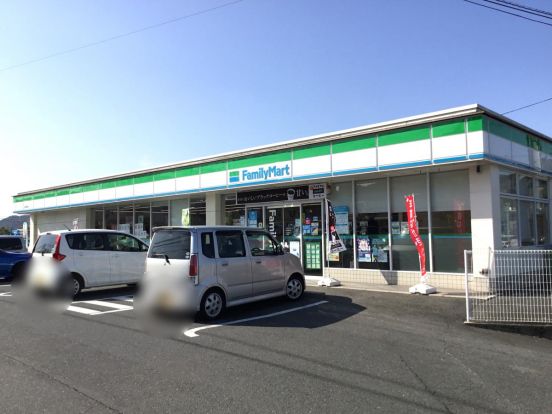 ファミリーマート 里庄浜中店の画像