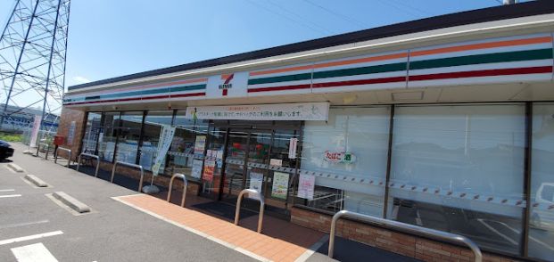 セブンイレブン 里庄町手の際店の画像