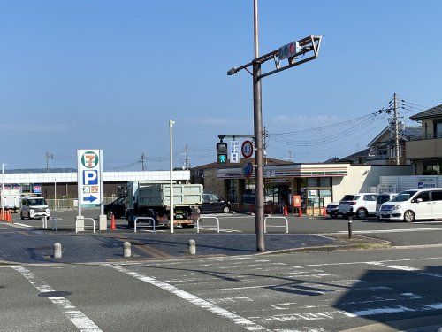 セブンイレブン 木津州見台1丁目店の画像