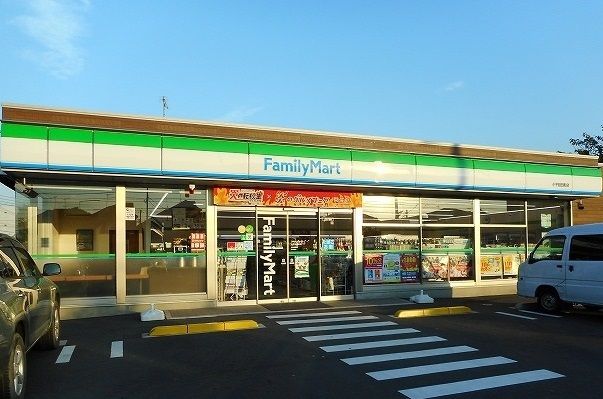 ファミリーマート 小平回田町店の画像