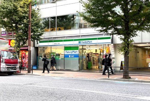 ファミリーマート 新宿七丁目店の画像