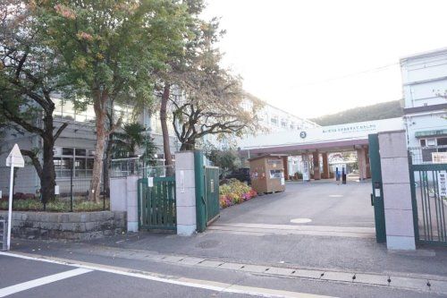 京都市立陵ケ岡小学校の画像