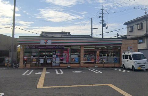 セブンイレブン 富田林川向町店の画像