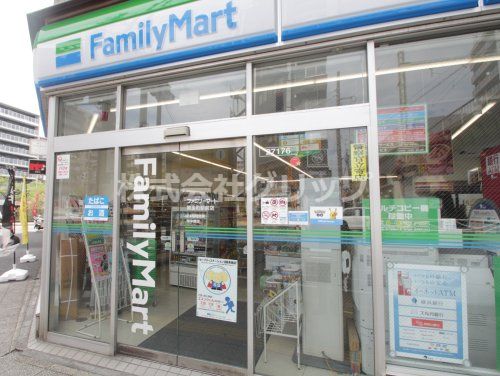 ファミリーマート 黄金町駅前店の画像