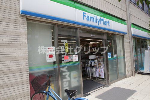 ファミリーマート 黄金町駅北店の画像