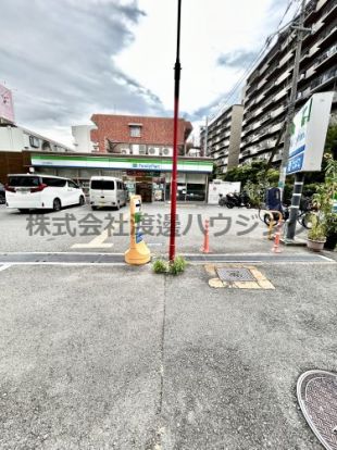 ファミリーマート緑地公園西店の画像