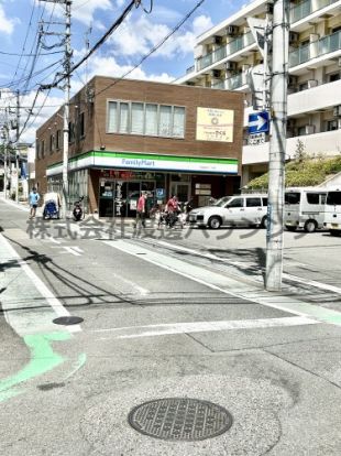 ファミリーマート吹田垂水町一丁目店の画像