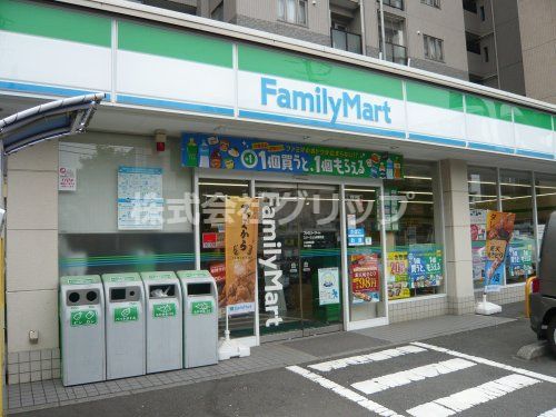 ファミリーマート スリーウェル新横浜店の画像