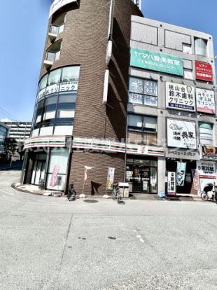 セブンイレブン吹田竹見台店の画像