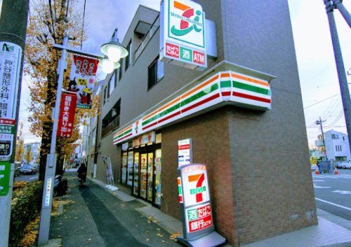 セブンイレブン 世田谷桜小前店の画像