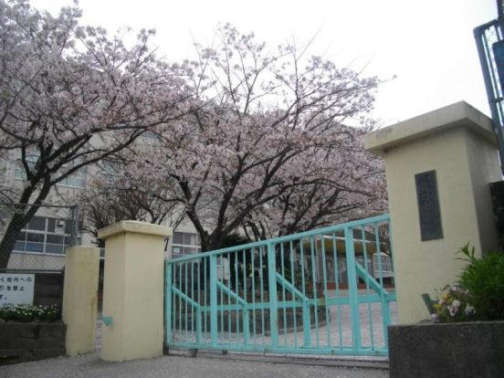 苅田町立苅田小学校の画像