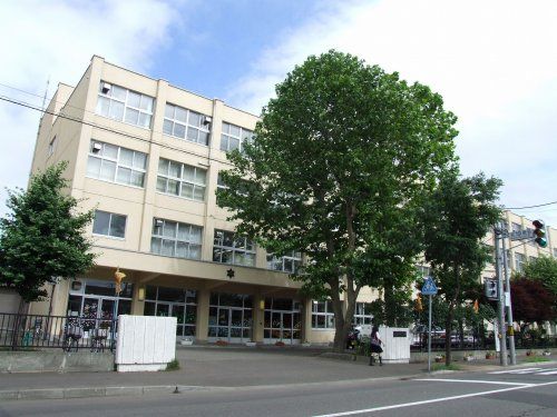 札幌市立美香保小学校の画像