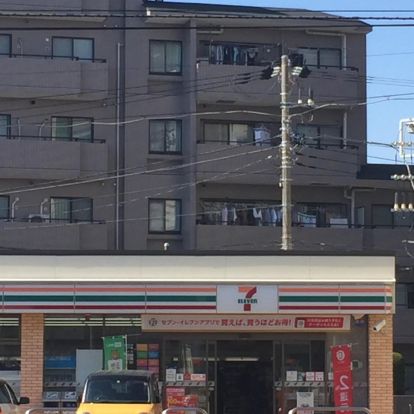 セブンイレブン 横浜中里店の画像