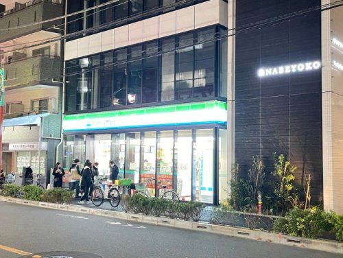 ファミリーマート 中野鍋屋横丁店の画像