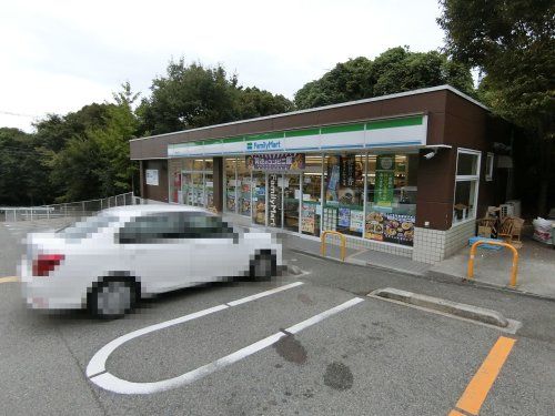 ファミリーマート 滝山町店の画像