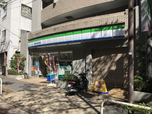 ファミリーマート 板橋駅桜通り店の画像