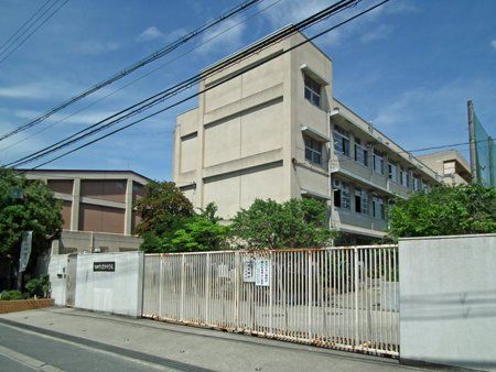 吹田市立豊津中学校の画像