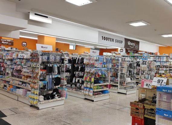 ワッツウィズ弁天1丁目アコレ店の画像