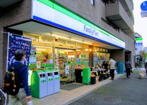 ファミリーマート 世田谷北沢四丁目店の画像