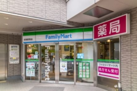 ファミリーマート 成増駅南店の画像