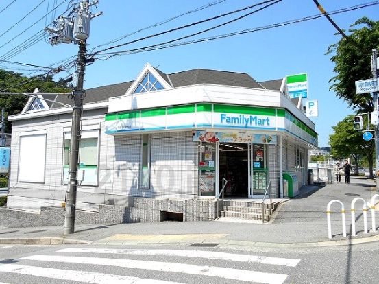 ファミリーマート 神鉄花山駅前店の画像