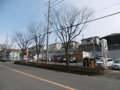 セブンイレブン 高槻浦堂本町店の画像