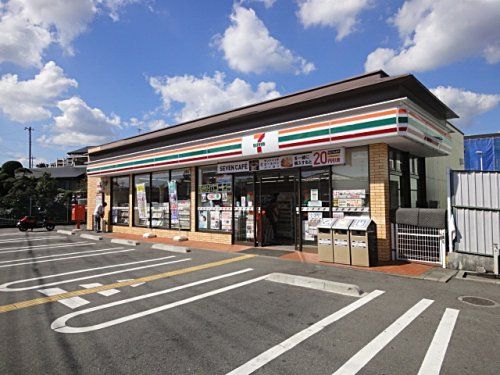 セブンイレブン 宝塚山本西店の画像