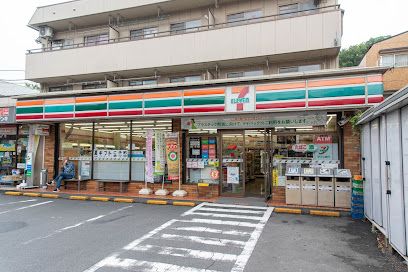 セブンイレブン 多摩蓮光寺店の画像