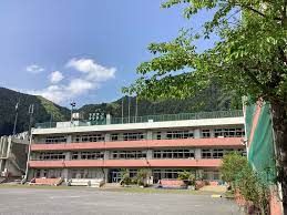 奥多摩町立古里小学校の画像