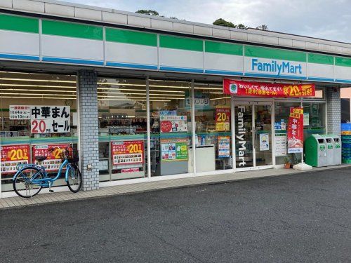 ファミリーマート ベイサイド新山下店の画像