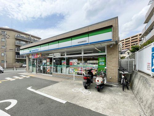 ファミリーマート 吹田長野西店の画像