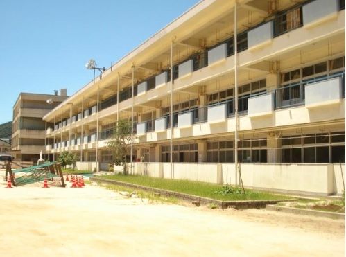 三原市立田野浦小学校の画像