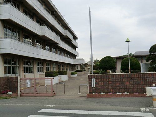 芳野中学校の画像