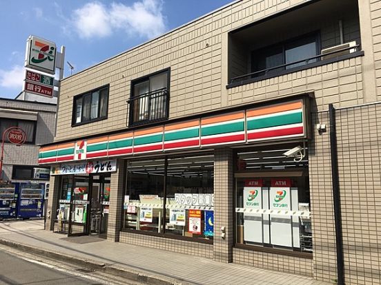 セブンイレブン 横浜菊名駅前店の画像