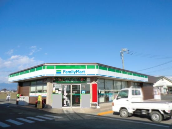 ファミリーマート ジェイ・クエスト佐波東店の画像